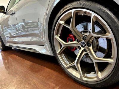 2024 AUDI RS6 AVANT photo 9