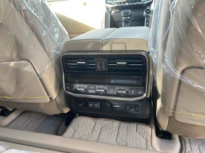 صورة 39 لـ 2024 Toyota LAND CRUISER 300