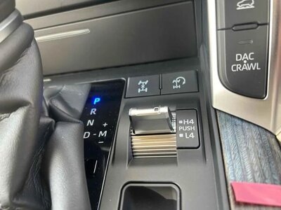 صورة 8 لـ 2024 Toyota LAND CRUISER 300