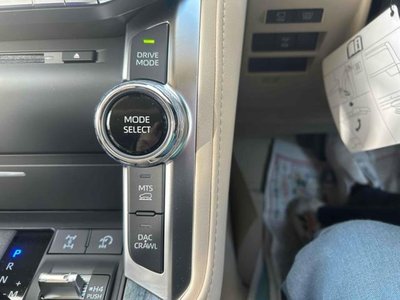 صورة 76 لـ 2024 Toyota LAND CRUISER 300