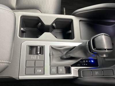 صورة 72 لـ 2024 Toyota LAND CRUISER 250