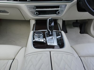 2020 BMW 7 SERIES thumbnail 32