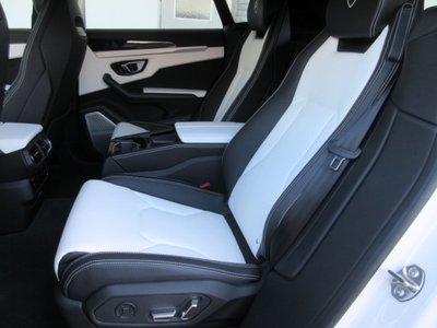 صورة 23 لـ 2018 Lamborghini URUS