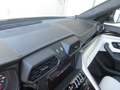 صورة 20 لـ 2018 Lamborghini URUS