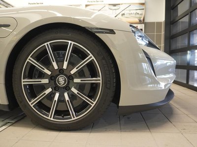 2024 Porsche TAYCAN thumbnail 61