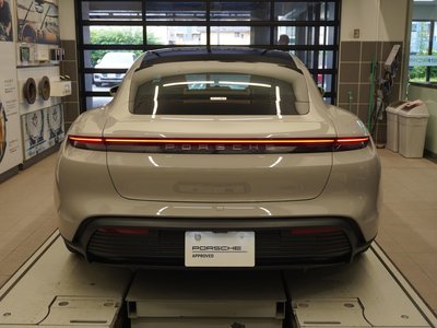 2024 Porsche TAYCAN photo 10