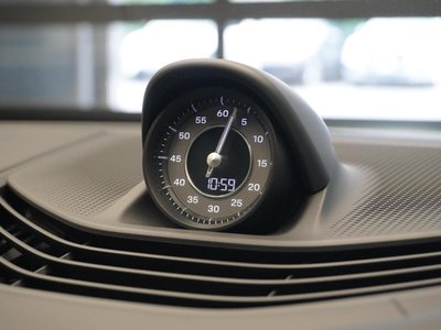 2024 Porsche TAYCAN thumbnail 25