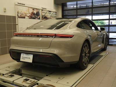 2024 Porsche TAYCAN photo 9