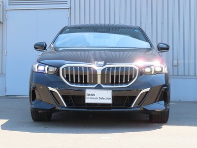 2025 BMW 5 SERIES — фото 2