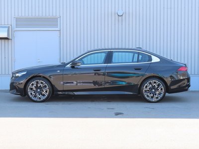 2025 BMW 5 SERIES — фото 8
