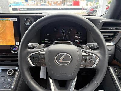 صورة 30 لـ 2025 Lexus GX