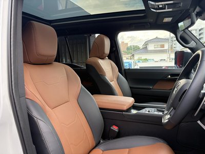 صورة 8 لـ 2025 Lexus GX