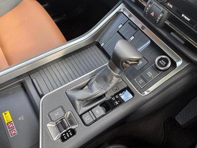 صورة 19 لـ 2025 Lexus GX