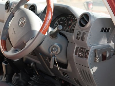 صورة 43 لـ 2015 Toyota LAND CRUISER 70