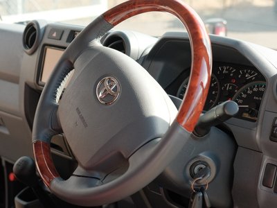صورة 40 لـ 2015 Toyota LAND CRUISER 70