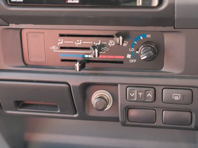 صورة 46 لـ 2015 Toyota LAND CRUISER 70