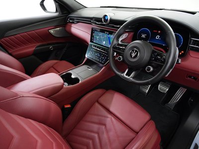صورة 21 لـ 2023 Maserati GRECALE