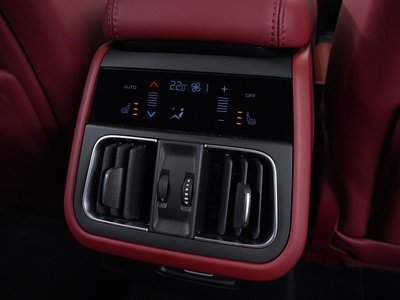 صورة 33 لـ 2023 Maserati GRECALE