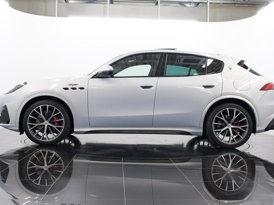 صورة 15 لـ 2023 Maserati GRECALE