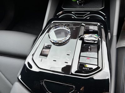 2025 BMW 5 SERIES photo 8