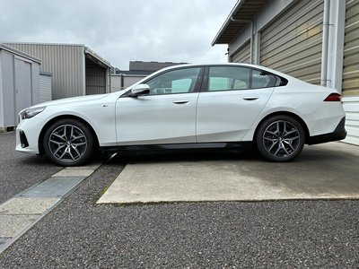 2025 BMW 5 SERIES thumbnail 25