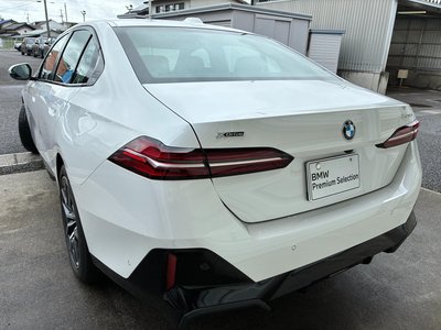 2025 BMW 5 SERIES photo 3