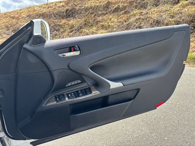 2010 Lexus IS CONVERTIBLE — фото 17