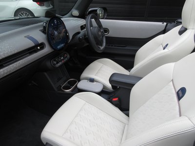 صورة 17 لـ 2025 MINI COOPER CONVERTIBLE