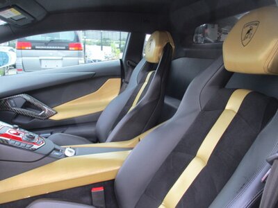 صورة 9 لـ 2012 Lamborghini AVENTADOR