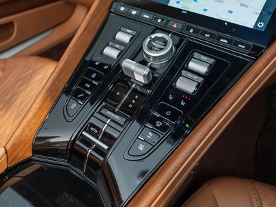 2025 Aston Martin DB12 VOLANTE 缩略图 22