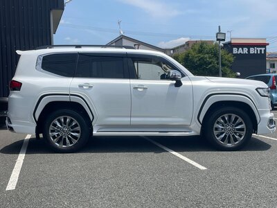 صورة 6 لـ 2025 Toyota LAND CRUISER 300