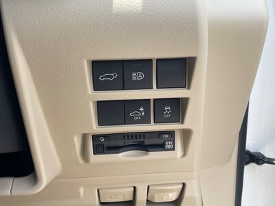صورة 18 لـ 2025 Toyota LAND CRUISER 300