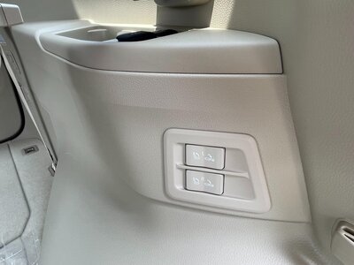 صورة 48 لـ 2025 Toyota LAND CRUISER 300