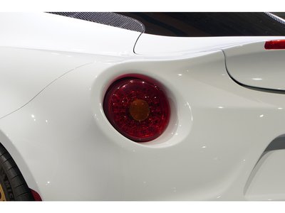 صورة 21 لـ 2015 ALFA Romeo 4C