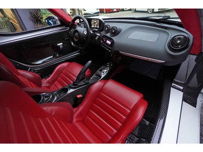 صورة 34 لـ 2015 ALFA Romeo 4C