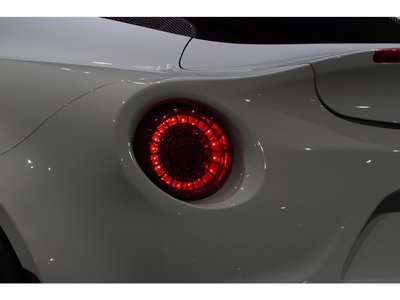صورة 25 لـ 2015 ALFA Romeo 4C