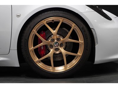صورة 14 لـ 2015 ALFA Romeo 4C