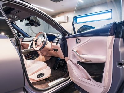 صورة 2 لـ 2023 Aston Martin DBX