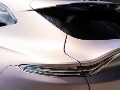صورة 6 لـ 2023 Aston Martin DBX