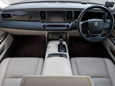 صورة 43 لـ 2018 Toyota CENTURY