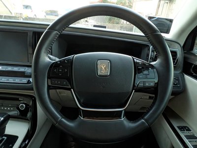 صورة 30 لـ 2018 Toyota CENTURY