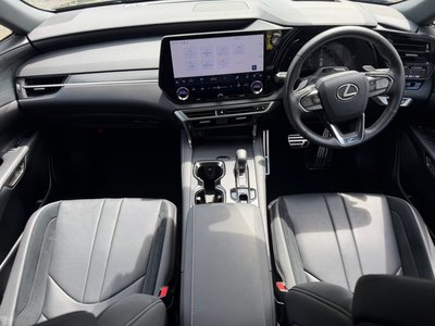 2024 Lexus RX photo 2