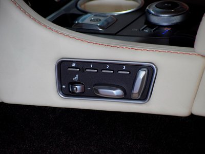 صورة مصغرة 64 لـ 2016 Aston Martin RAPIDE