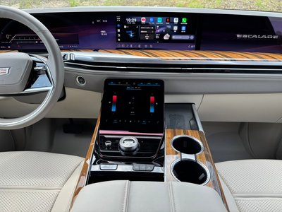 صورة مصغرة 31 لـ 2025 Cadillac ESCALADE
