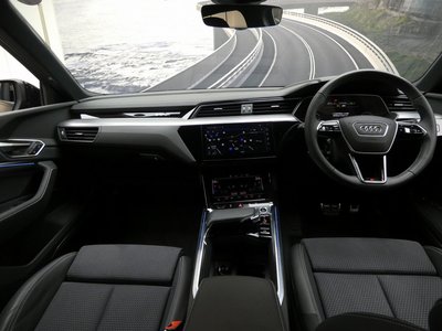 2025 AUDI Q8 E-TRON photo 5