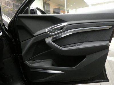 2025 AUDI Q8 E-TRON — миниатюра 87