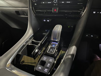 صورة 14 لـ 2025 Toyota ALPHARD