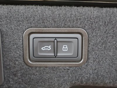 صورة مصغرة 39 لـ 2024 AUDI S8