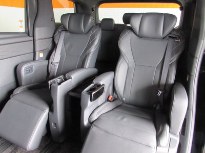 2025 Toyota VELLFIRE photo 10