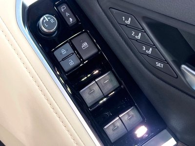 صورة مصغرة 43 لـ 2023 Toyota LAND CRUISER 300